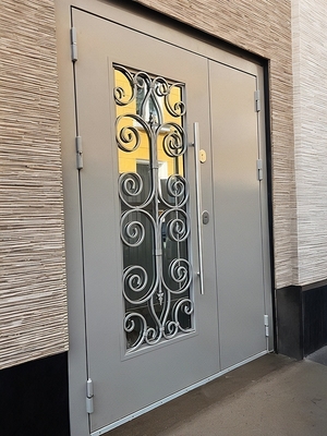 Полуторная дверь с решеткой Полуторная дверь с решеткой