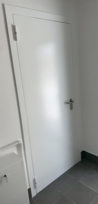 Белая огнезащитная дверь